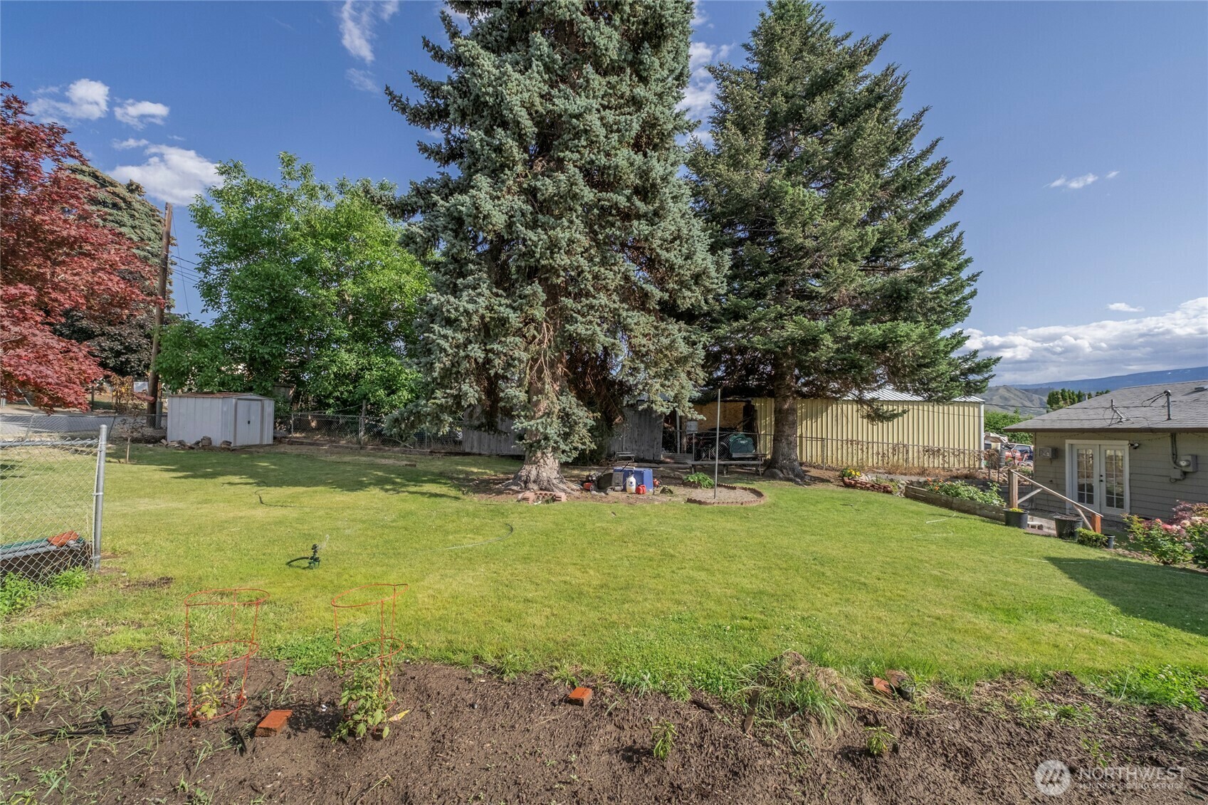 Property Photo: 1011 N Dolfay Lane WA 98802
