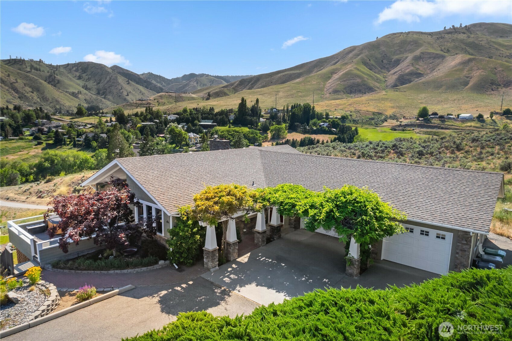 Property Photo: 1014 Westmorland Dr. WA 98801