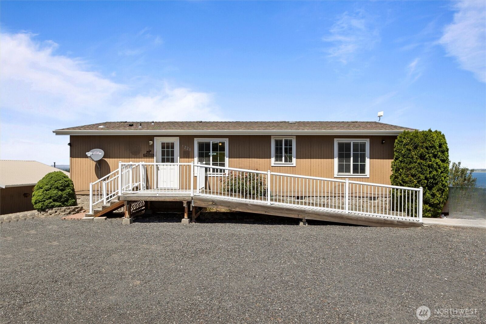 Property Photo: 7220 E Belmont Street WA 99344