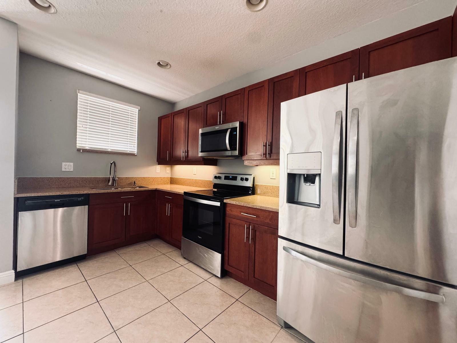 Property Photo: 408 SW 14th Avenue FL 33312