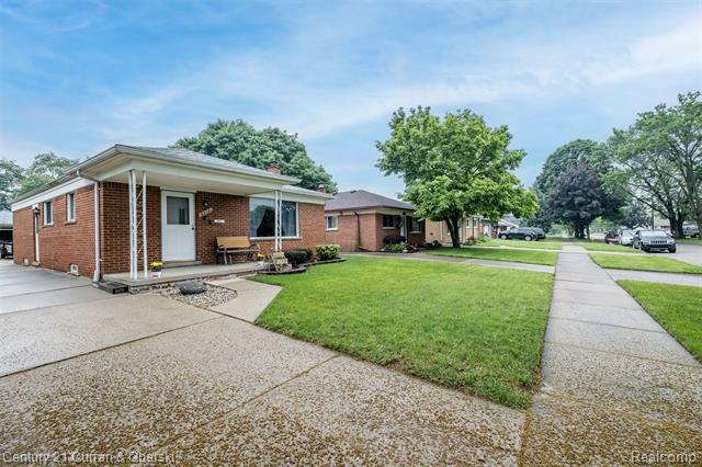 Property Photo: 6216 Kinmore Street MI 48127