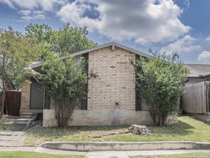Property Photo: 11618 Spring Trail St TX 78249
