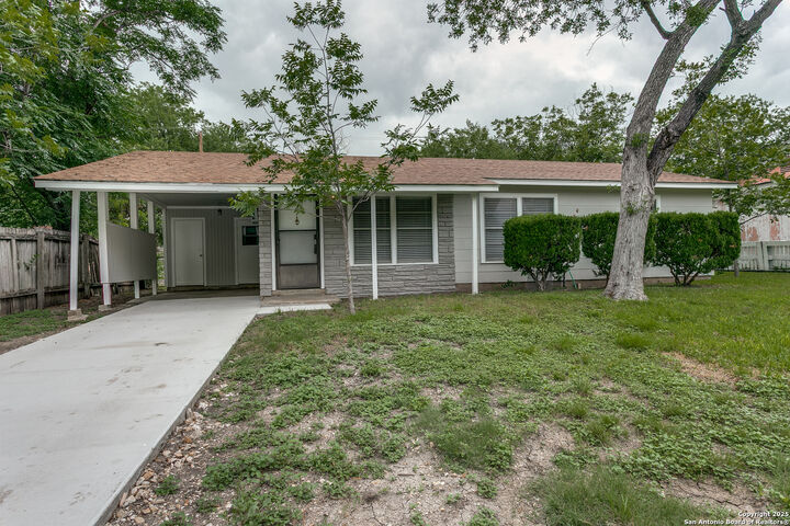 Property Photo: 327 Blaze TX 78218