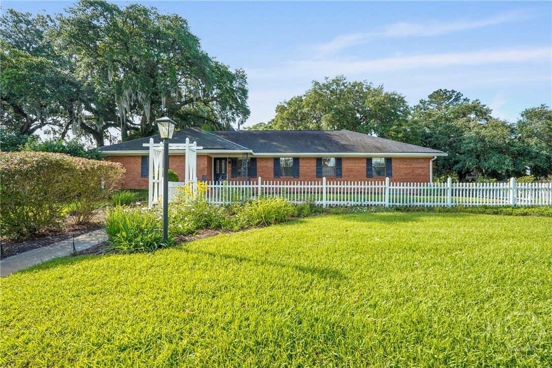 Property Photo: 145 Cardinal Road GA 31406
