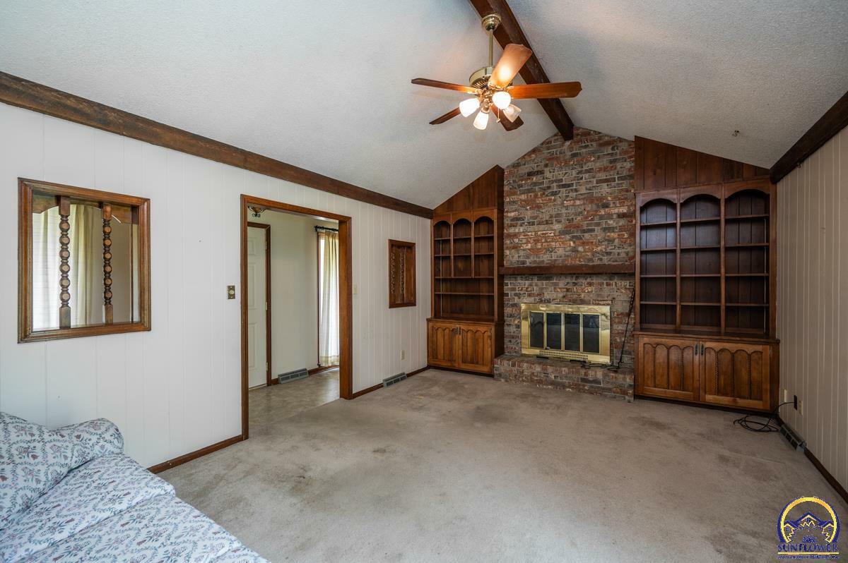Property Photo: 1806 SW Arrowhead Rd KS 66604