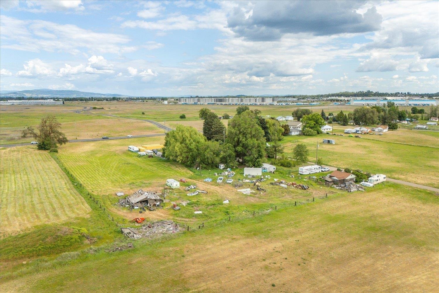 Property Photo: 10910 W 53rd Ave WA 99224