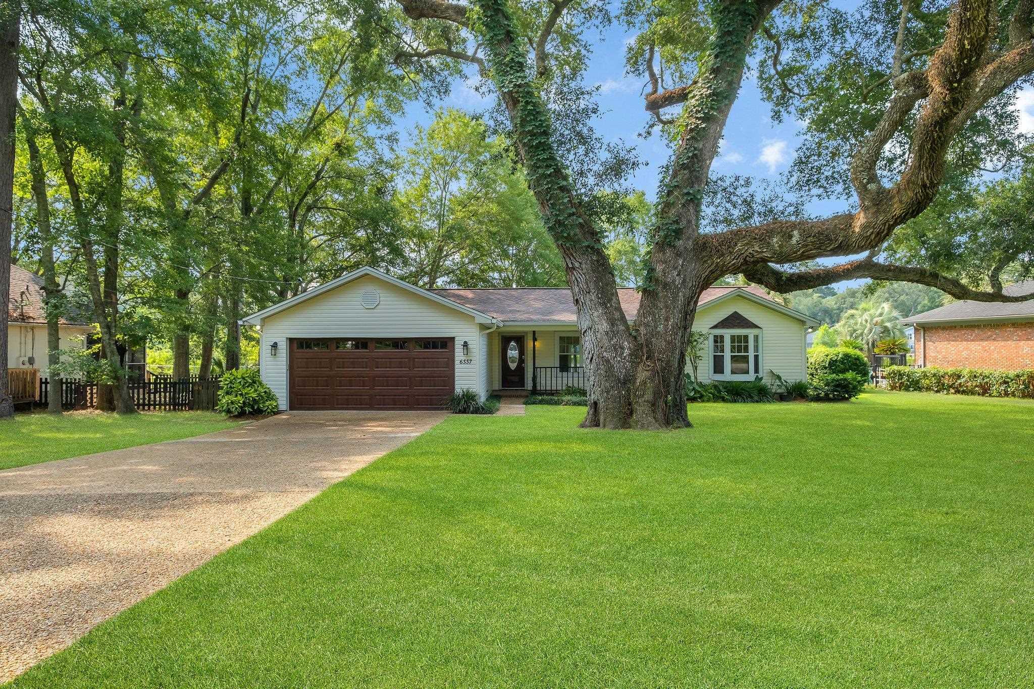 Property Photo: 6557 Alan A Dale Trail FL 32309
