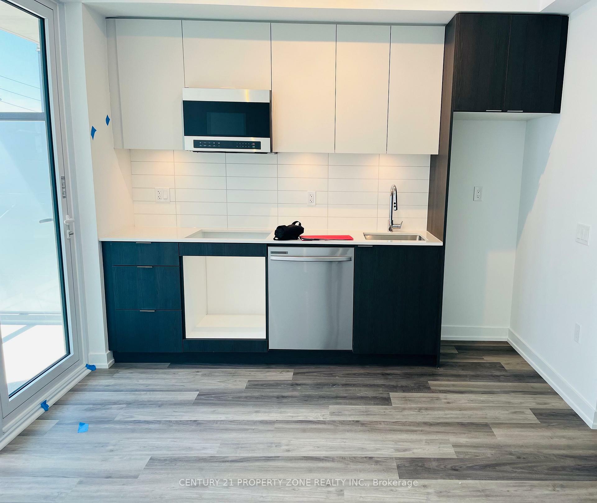 Property Photo:  6 Chartwell Road 305  ON M8Z 0H2 