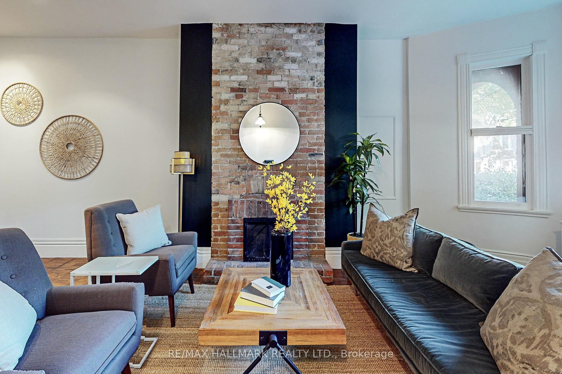Property Photo: 391 Wellesley Street E ON M4X 1H5