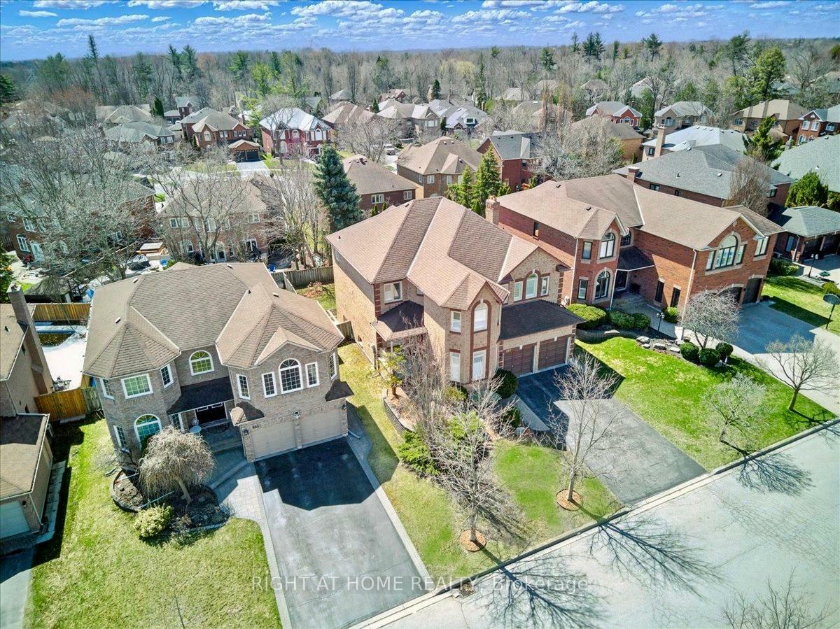 Property Photo:  842 Primrose Court  ON L1X 2S7 