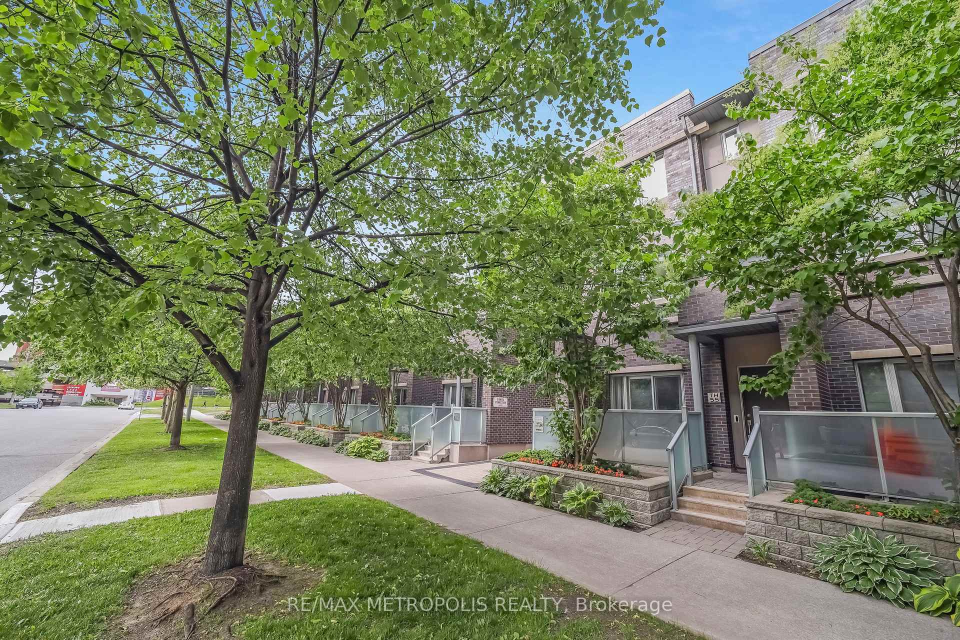 Property Photo: 295 Village Green Square Th55 ON M1S 0L2
