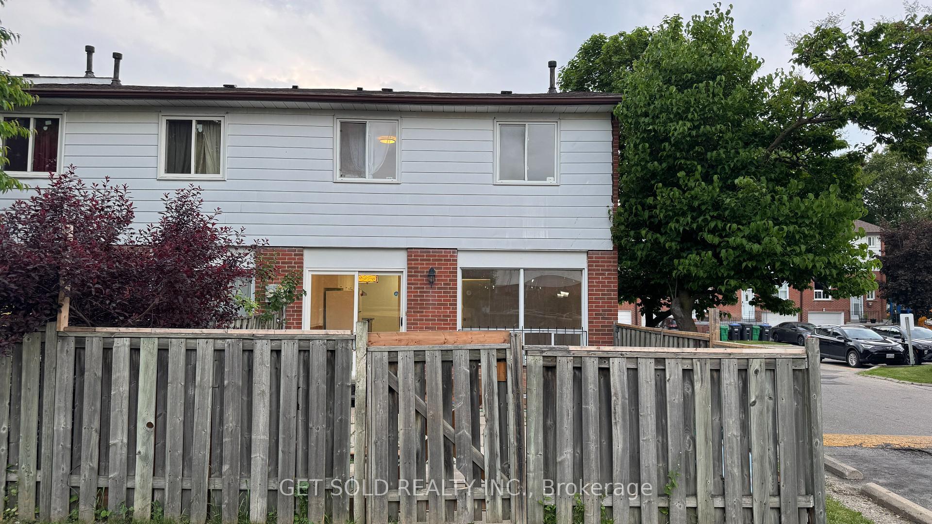 Property Photo: 7560 Goreway Drive 30 ON L4T 2V2