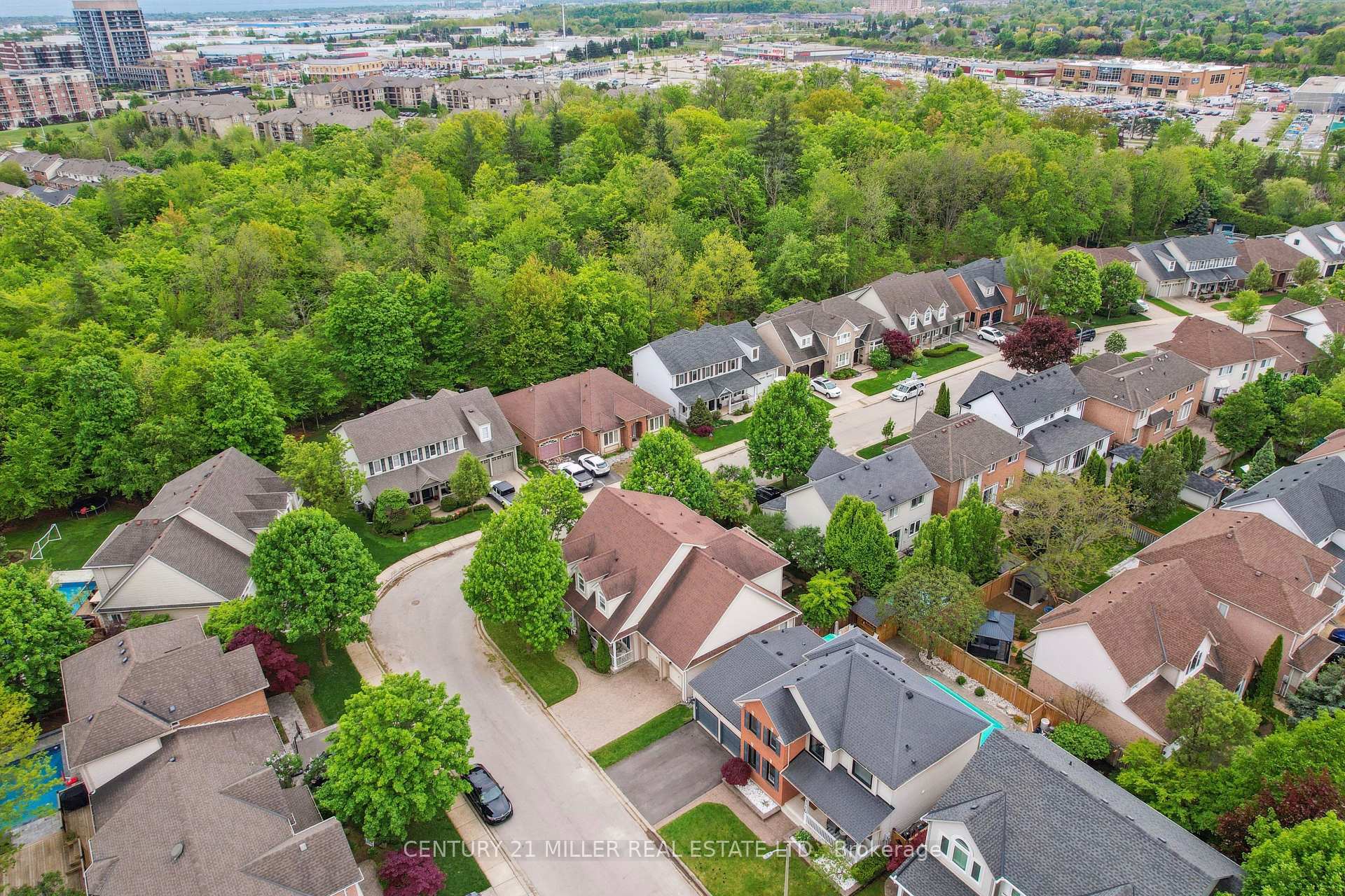 Photo de la propriété: 5115 Forest Grove Crescent ON L7L 6G6