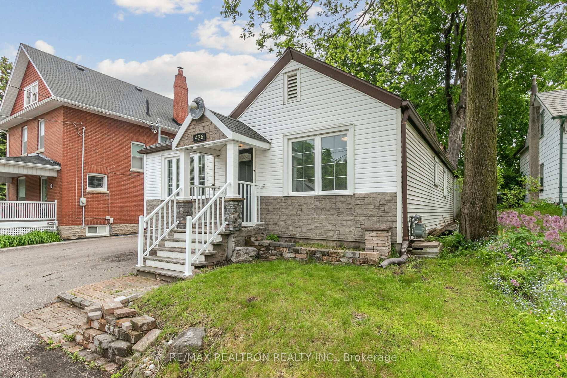 Property Photo: 426 Eagle Street ON L3Y 1K6