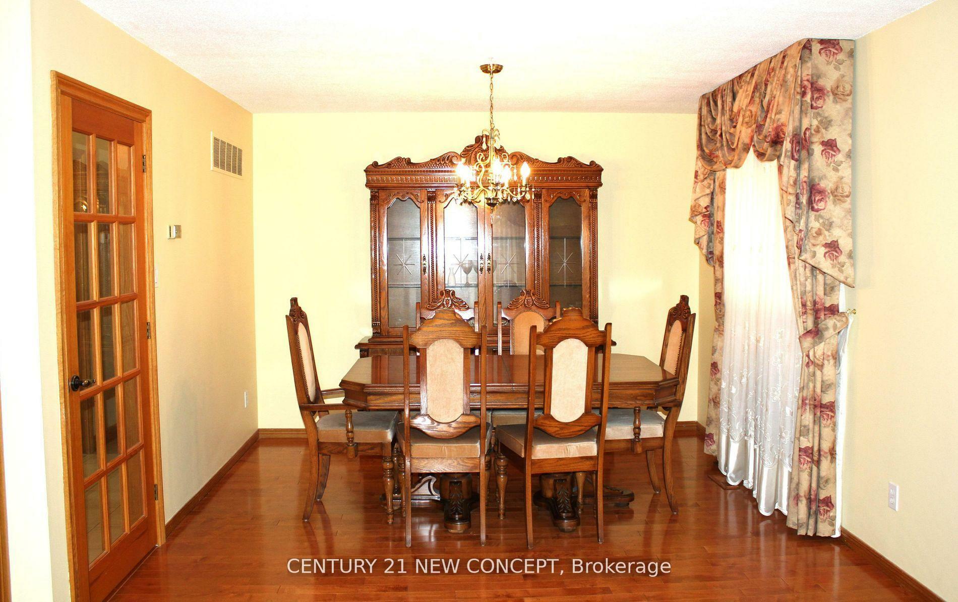 Photo de la propriété: 25 Quaker Ridge Road ON L4K 2E5