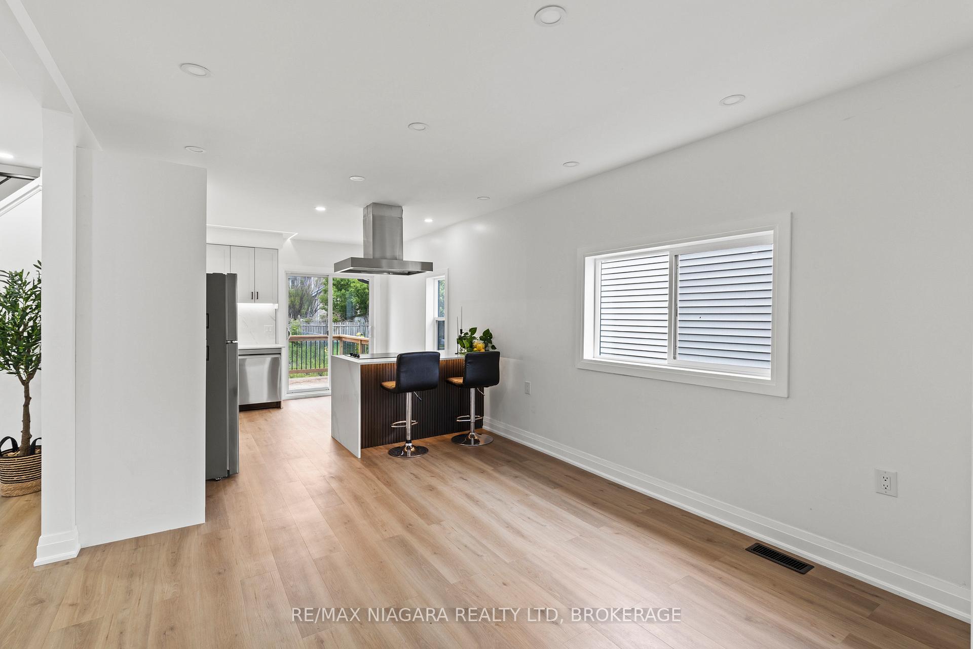 Property Photo: 4419 Fifth Avenue ON L2E 4R3