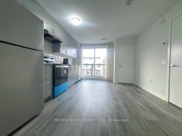 Property Photo: 3401 Ridgeway Drive 403 ON L5L 5T3