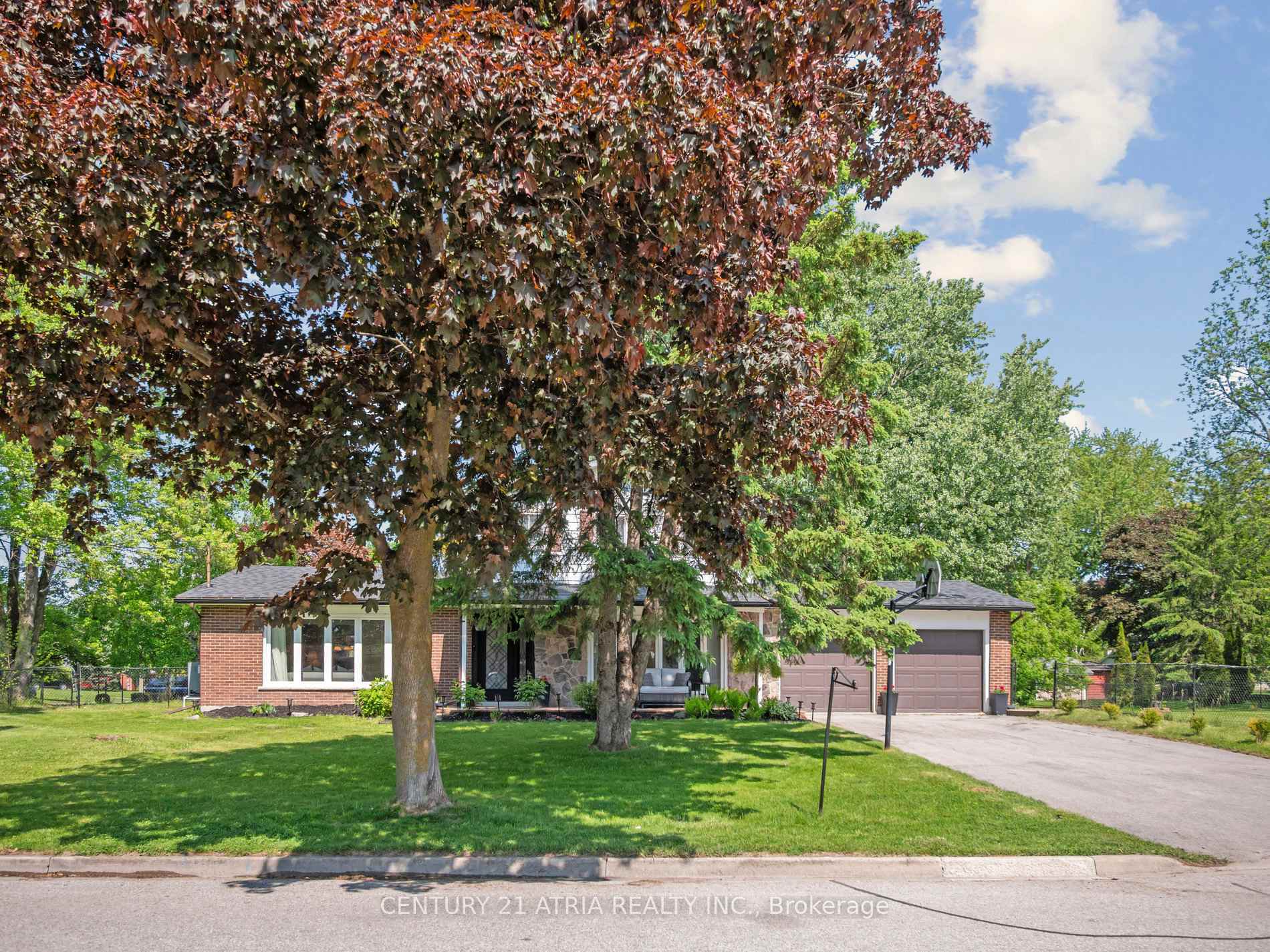 Property Photo: 7 May Avenue ON L0G 1V0