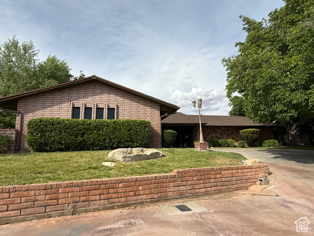 Property Photo: 1144 W Bloomington Dr S UT 84790
