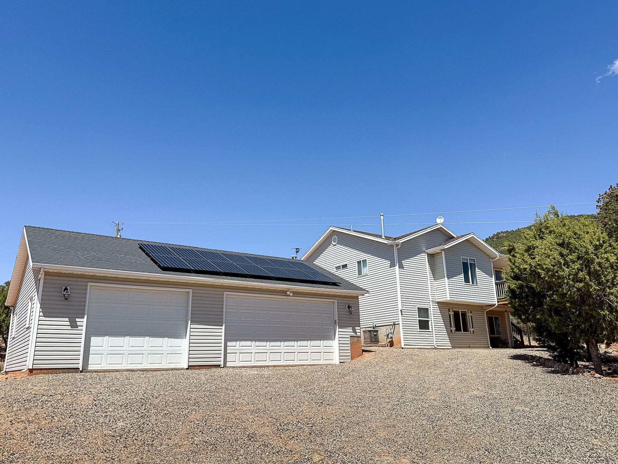 Property Photo: 425 E Mule Deer Rd UT 84722