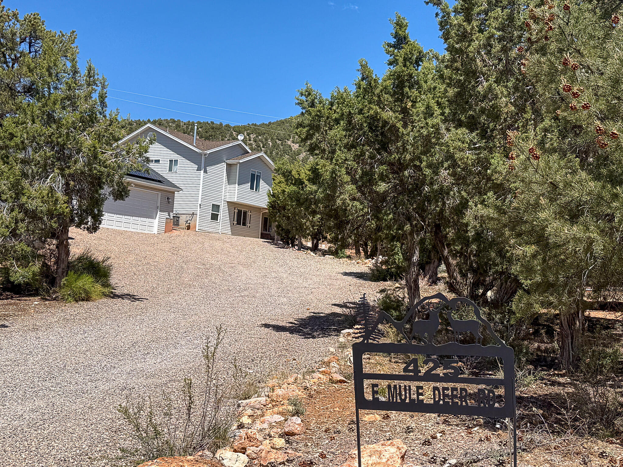 Property Photo: 425 E Mule Deer Rd UT 84722