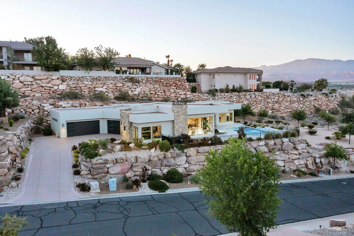 Property Photo: 1648 S Quartz Dr UT 84790