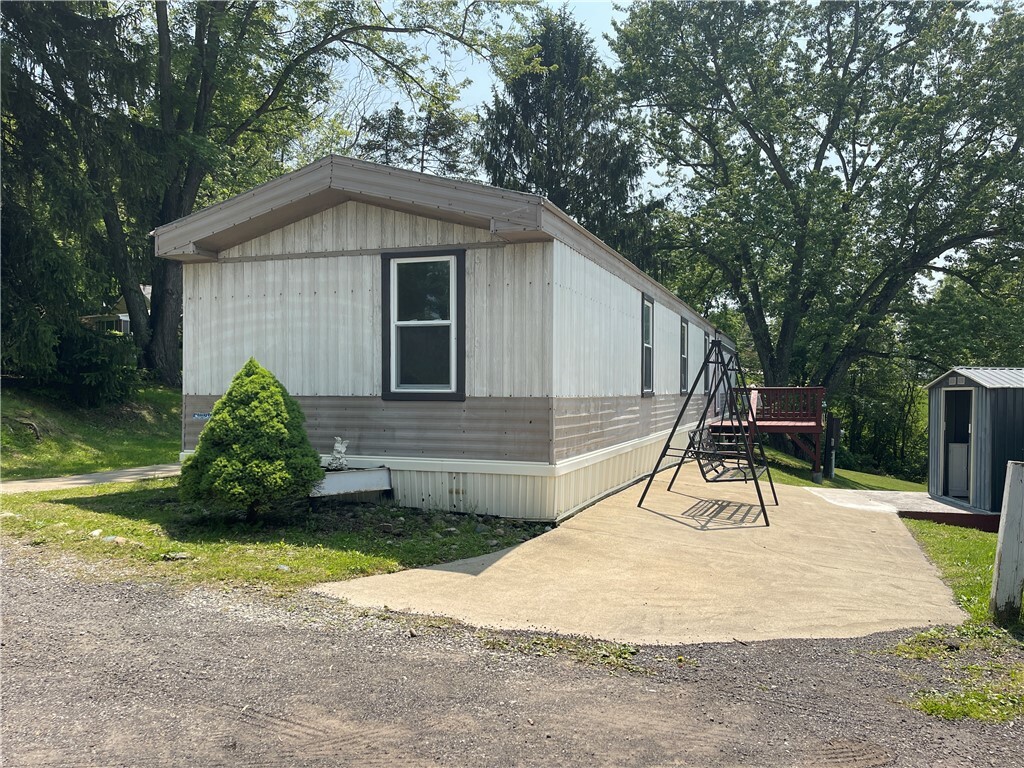 Property Photo: 1512 Millers Run Rd PA 15057