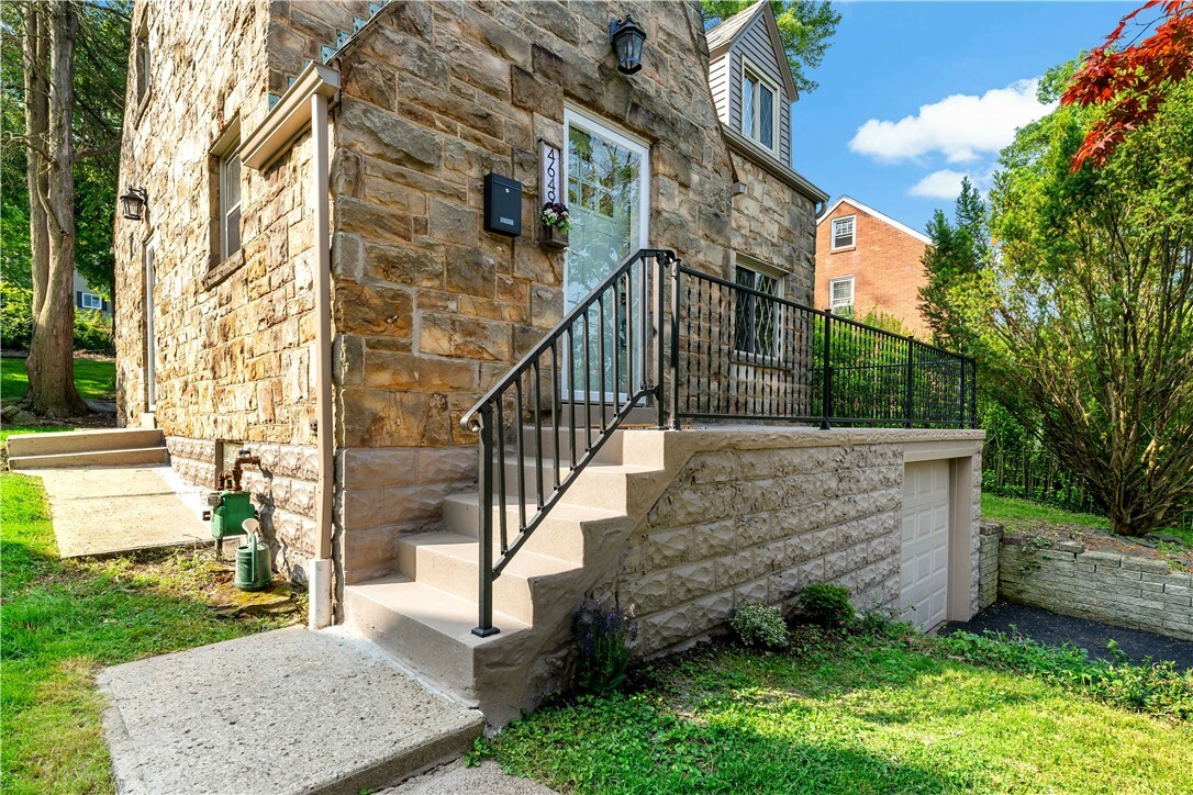 Property Photo: 4649 Rolling Hills Road PA 15236