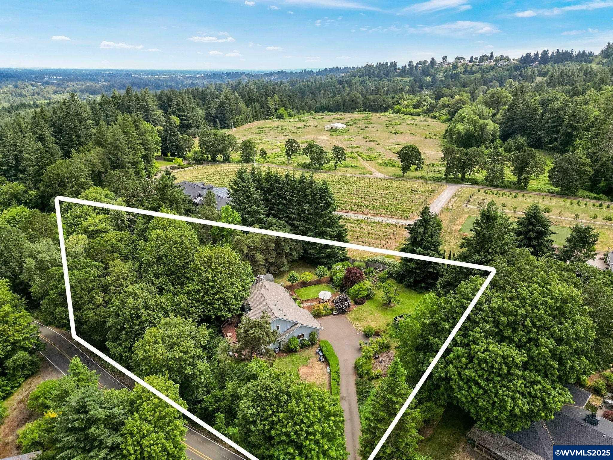 Property Photo: 3904 Viewcrest Rd Rd S OR 97302