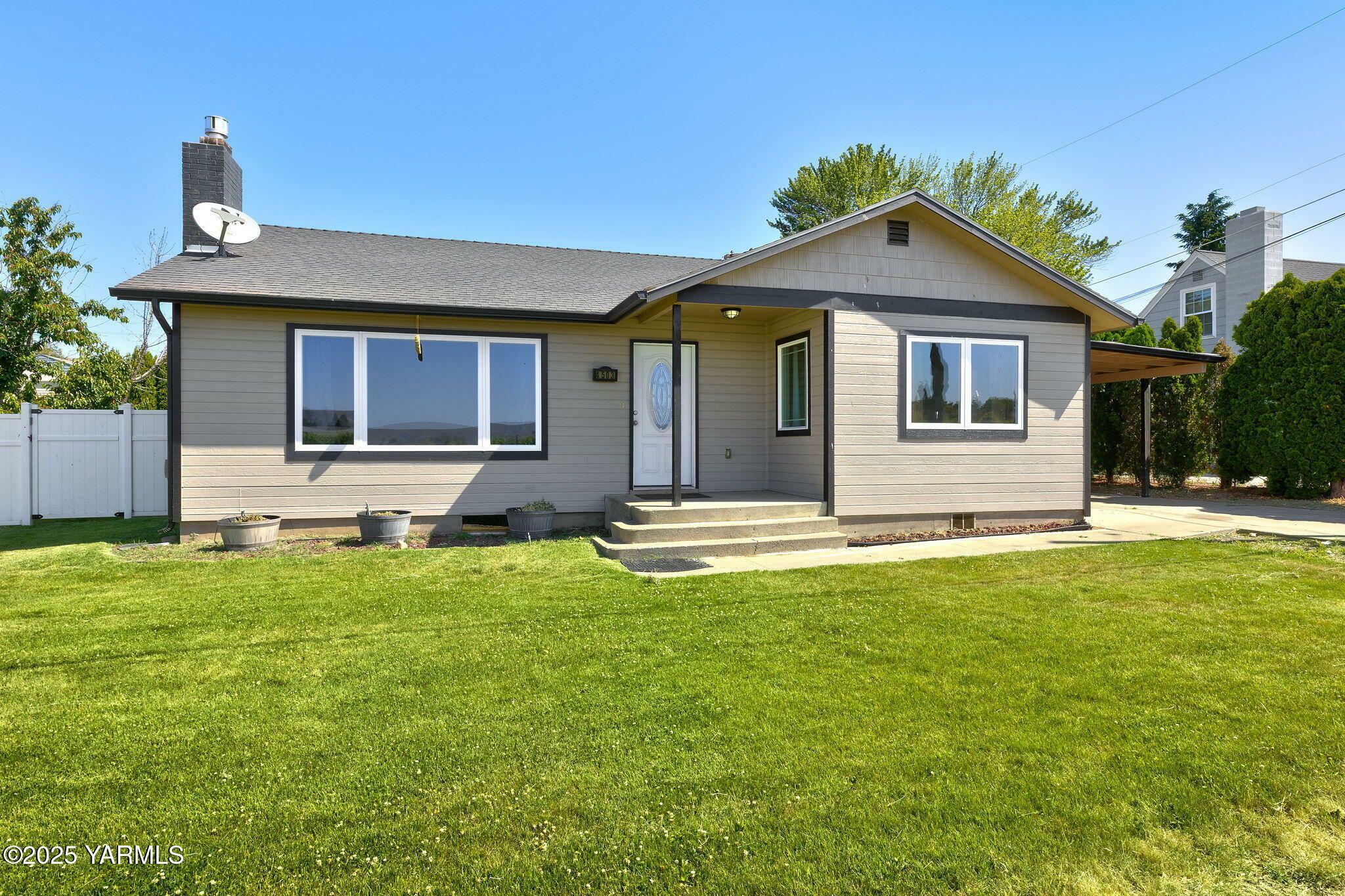 Property Photo: 4503 Terrace Heights Dr WA 98901