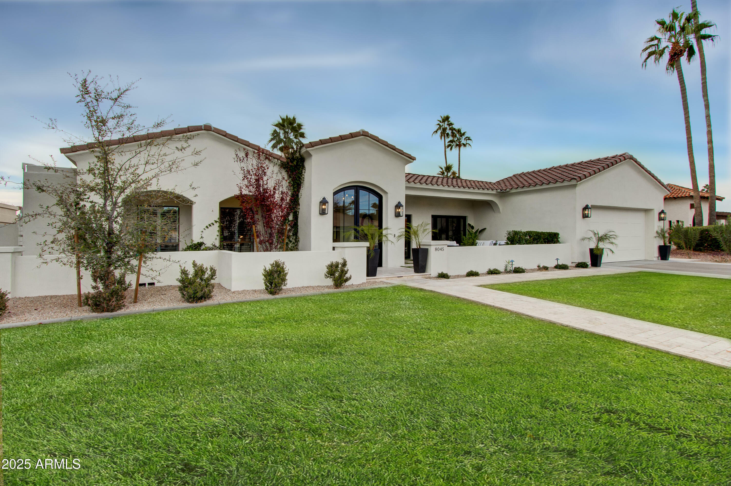 Property Photo: 8045 E Del Caverna Drive AZ 85258