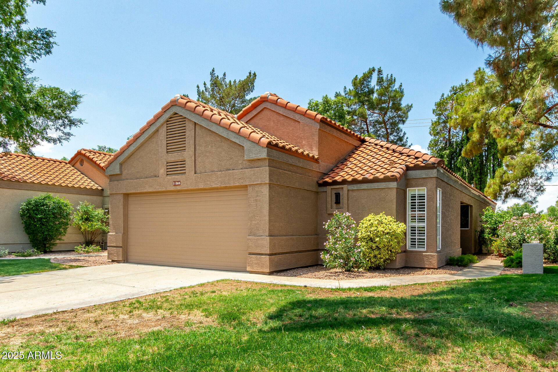 Property Photo: 11860 N 40th Way AZ 85028