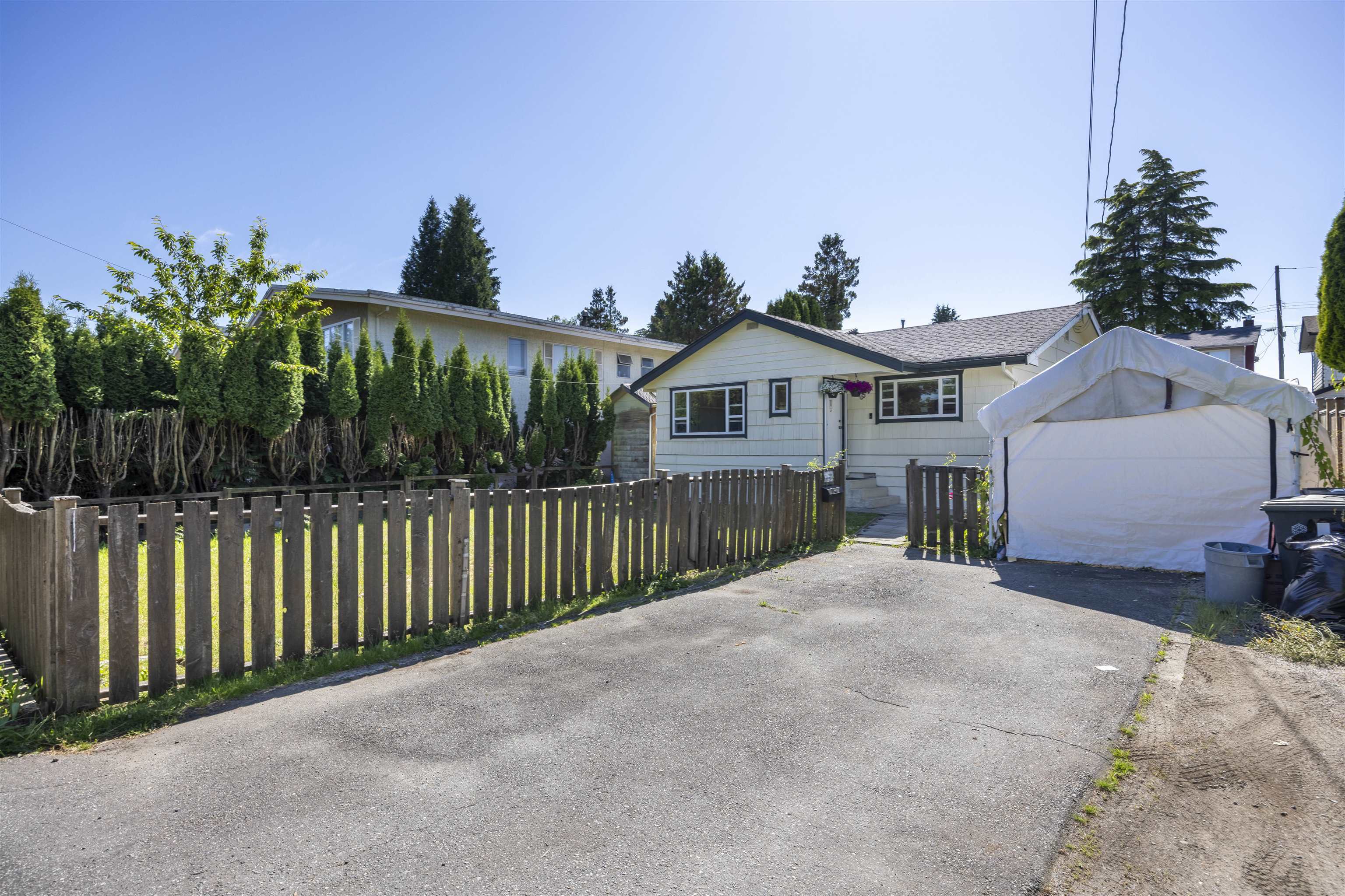 Property Photo: 931 Sperling Avenue BC V5B 4H7
