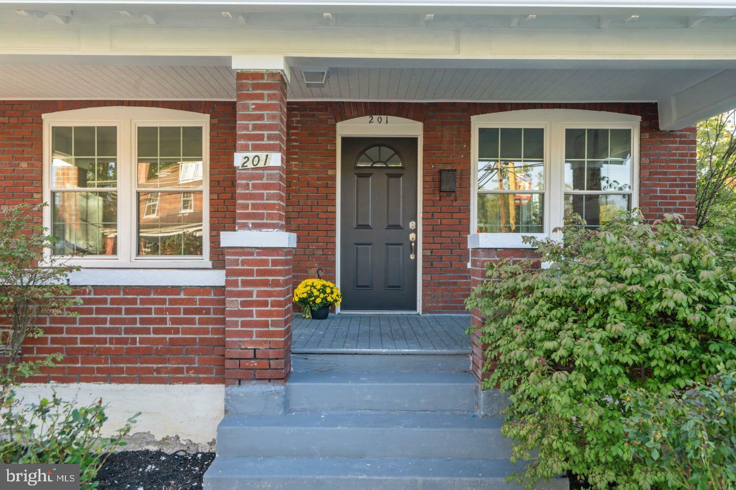 Property Photo: 201 Parkway Street VA 22601