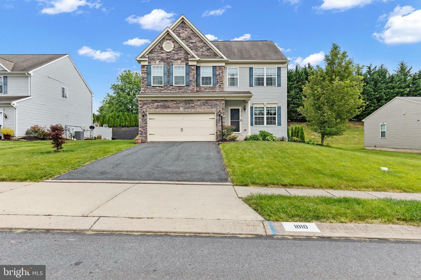 1010 Nugent Way  York PA 17402 photo