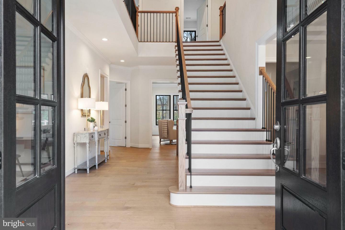 Property Photo:  1002 Country Club Drive NE  VA 22180 