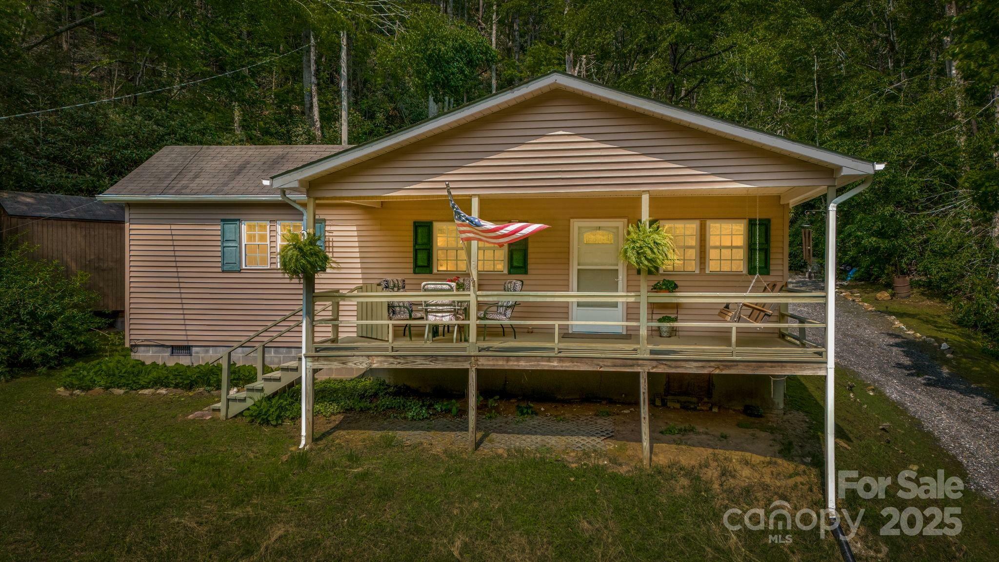 Property Photo: 2763 Crabtree Road NC 28777