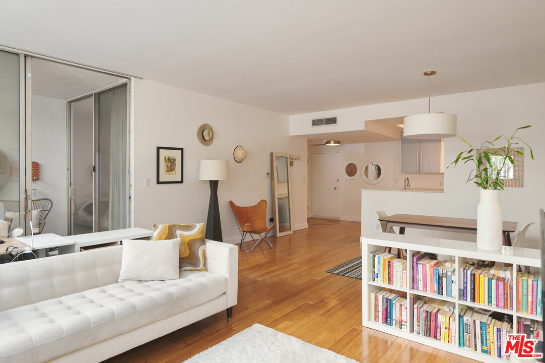 Property Photo: 7960 Selma Ave CA 90046