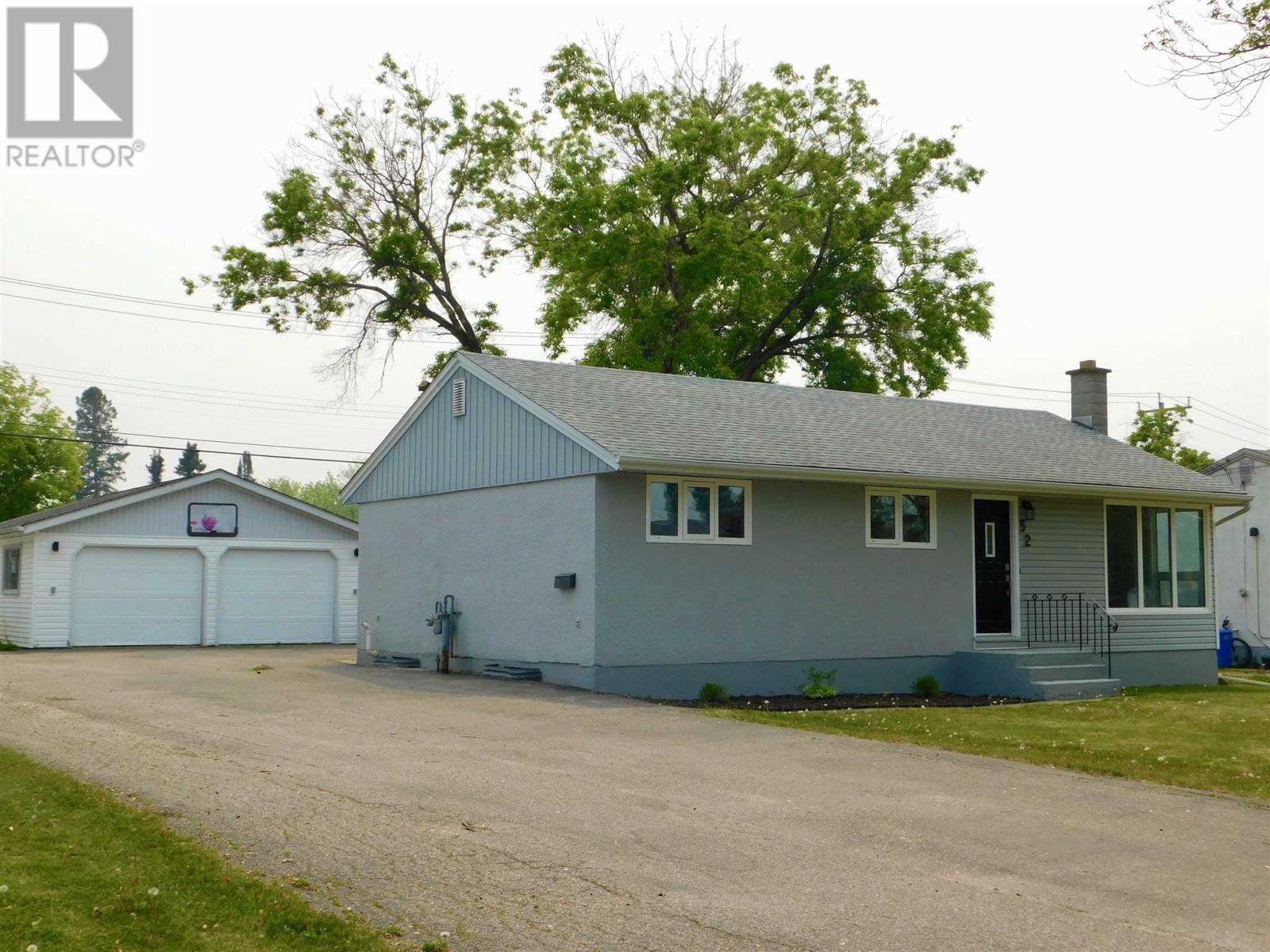 Property Photo: 52 Dingwall Pkwy ON P8N 1T4