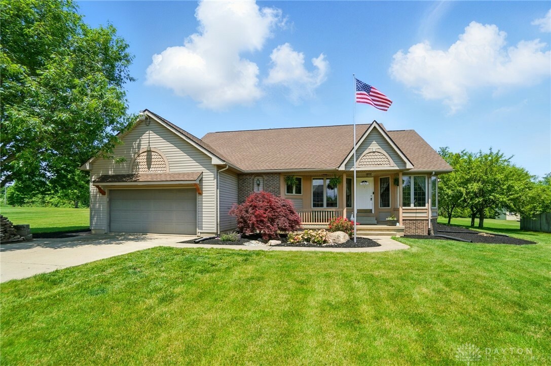 Property Photo: 5193 Horseshoe Drive OH 45338
