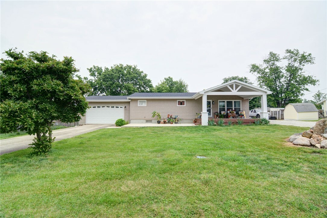 Property Photo:  530 Sunset Drive  IL 62549 