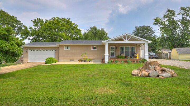 Property Photo:  530 Sunset Drive  IL 62549 