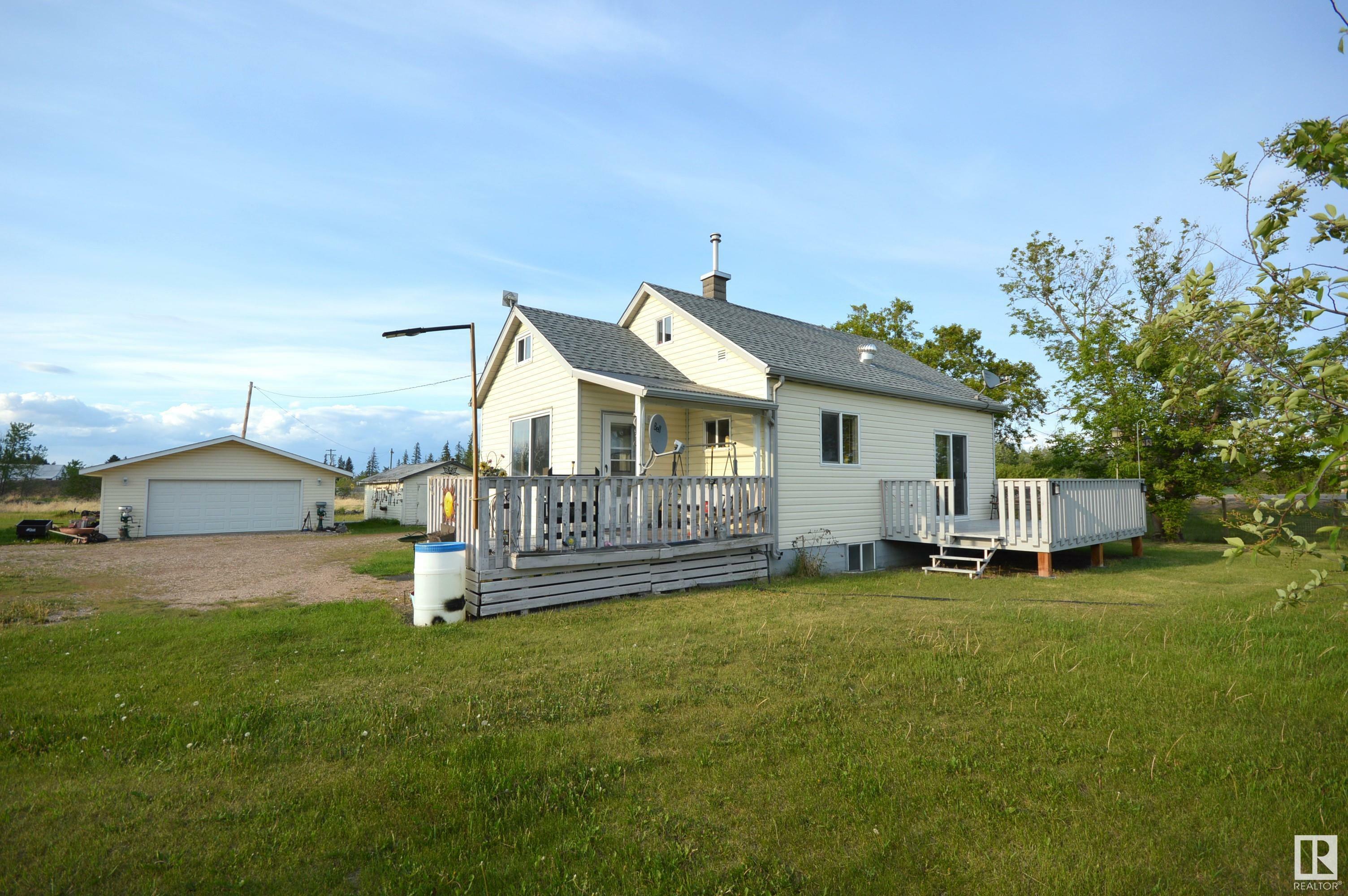 Property Photo: 61014 Hwy 882 AB T0A 1P0