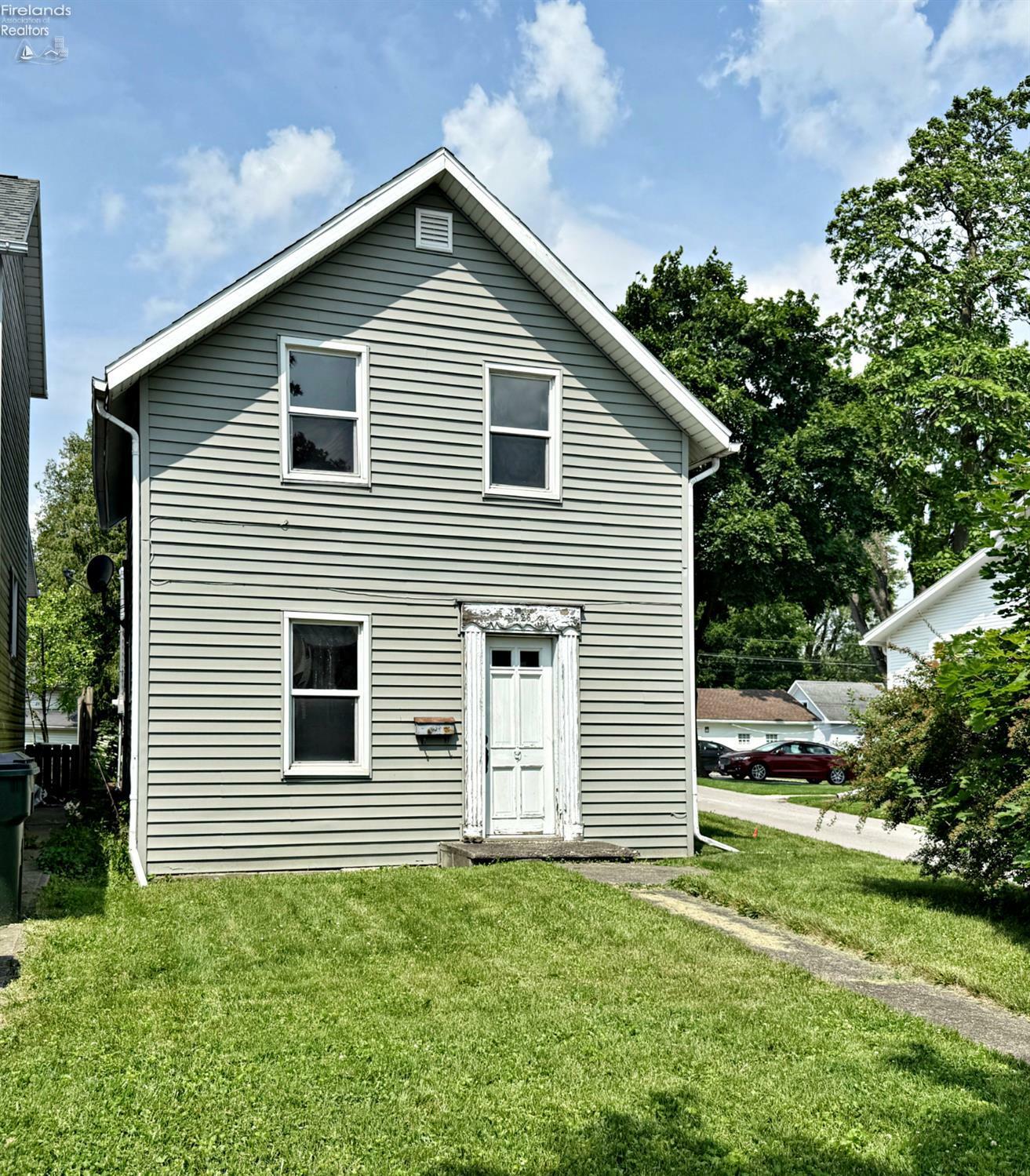 Property Photo: 426 S Washington St OH 44883