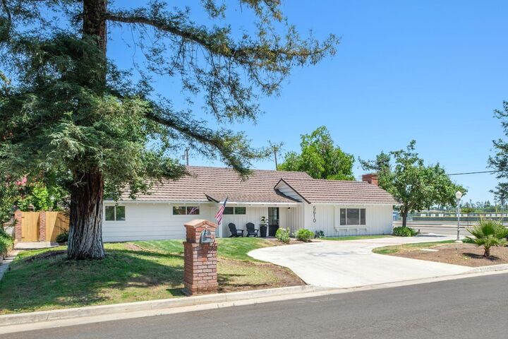 Property Photo: 5610 N Arthur Avenue CA 93711