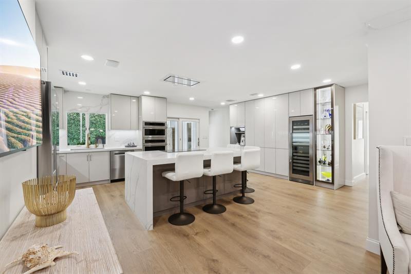Property Photo: 2510 NE 47th St FL 33308