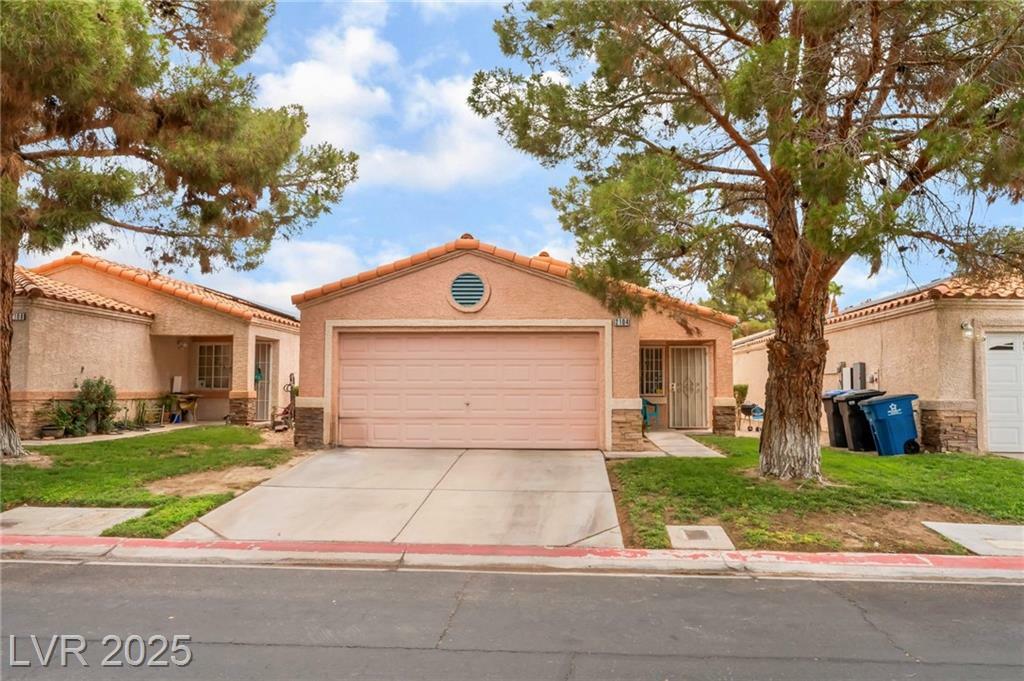 Property Photo: 2104 Kendall Hill Avenue NV 89106