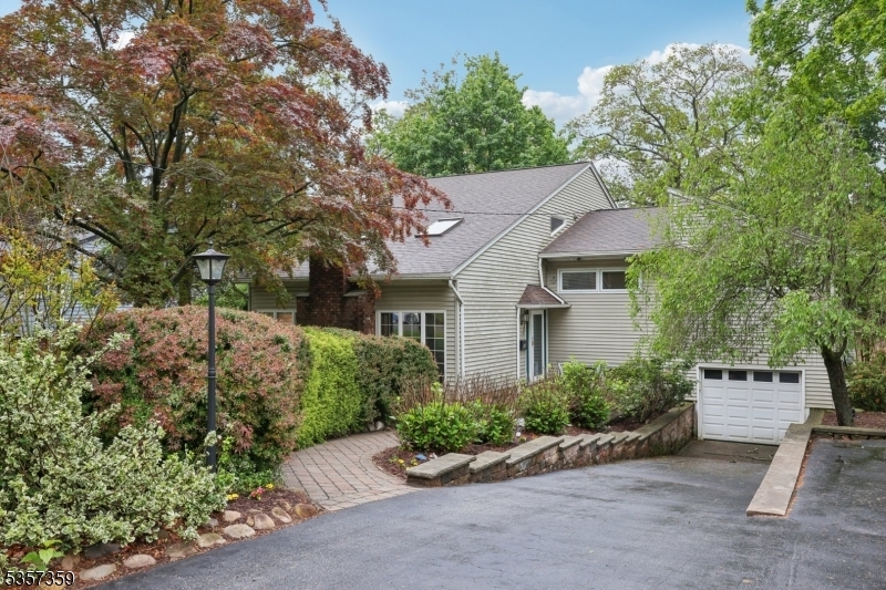 151 Busteed Dr  Midland Park Boro NJ 07432 photo