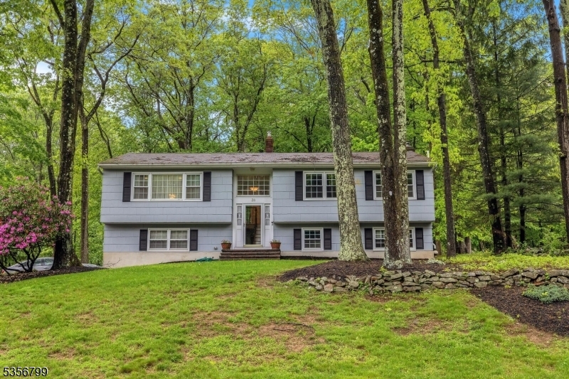 Property Photo: 38 Nestlingwood Dr NJ 07853