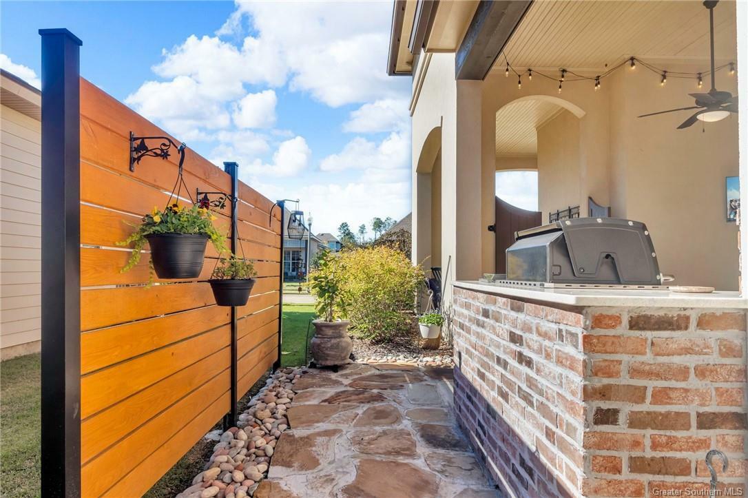 Property Photo: 5813 Crape Court LA 70605